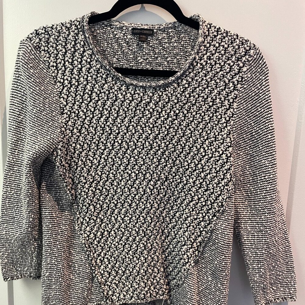 Black and white 3/4 sleeve sweater